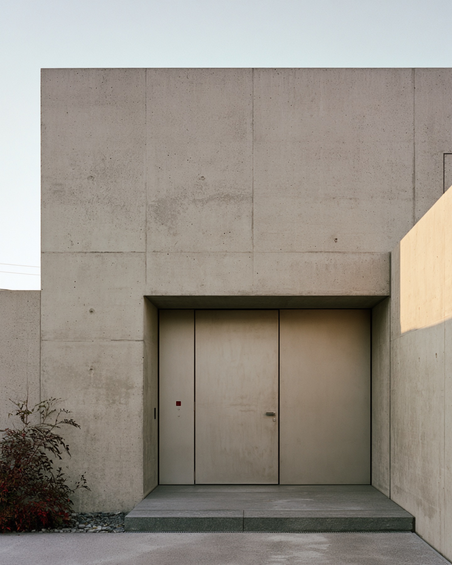 Discreet protected entrance integrated into contemporary architecture